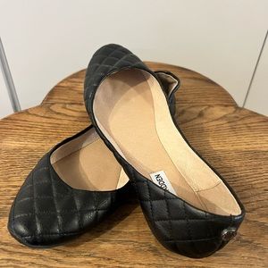 Steve Madden quilted leather flats